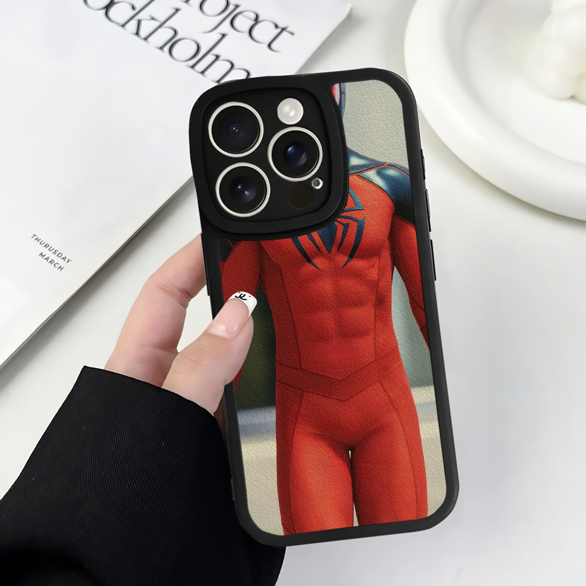 （画像用） Spider Man スパイダーマン 【iPhone 16シリーズ対応】シリコンスマホケース（レザー調） 材質：シリコン
